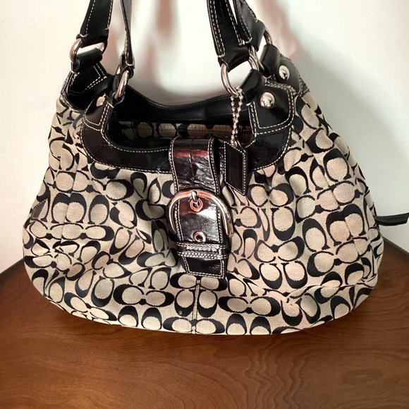 Coach Lynn Hobo Shoulder Signature Purse Bag - Picture 8 of 17